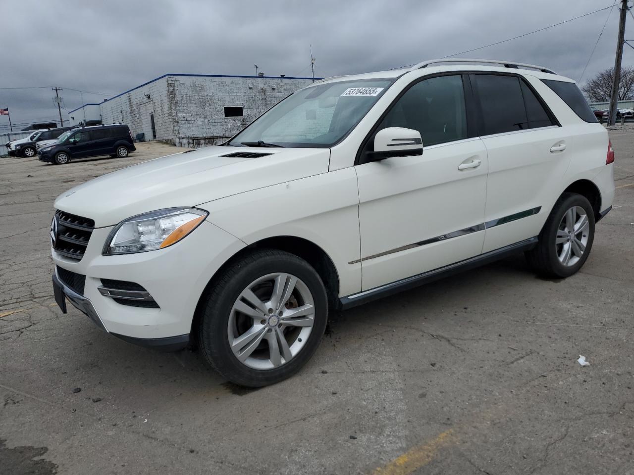2013 Mercedes-Benz Ml 350 for Sale in Chicago Heights, IL - Minor Dent/Scratches