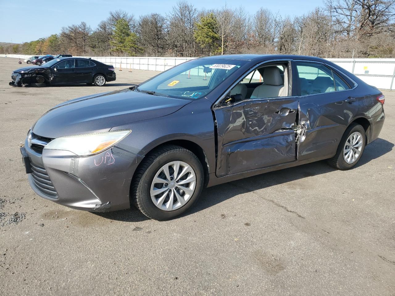 2016 Toyota Camry Le for Sale in Brookhaven, NY - Side