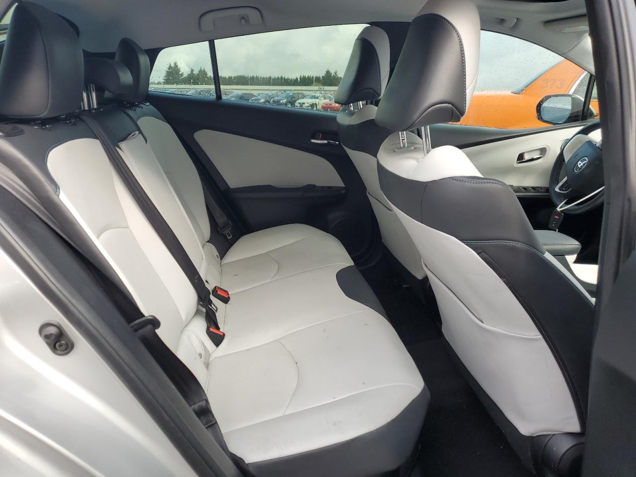 2016 Toyota Prius - Image 11