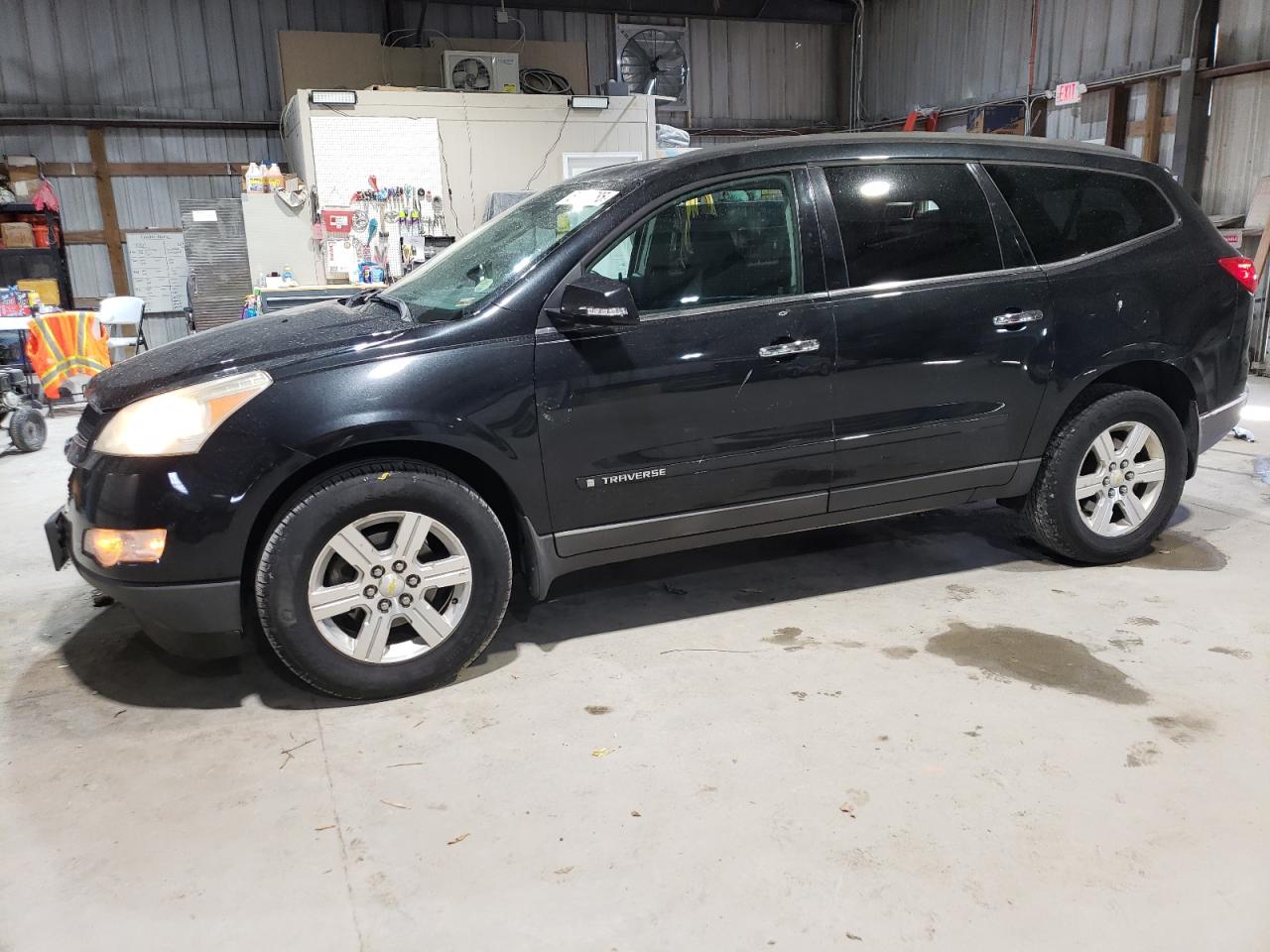 2009 Chevrolet Traverse Lt for Sale in Rogersville, MO - Front End