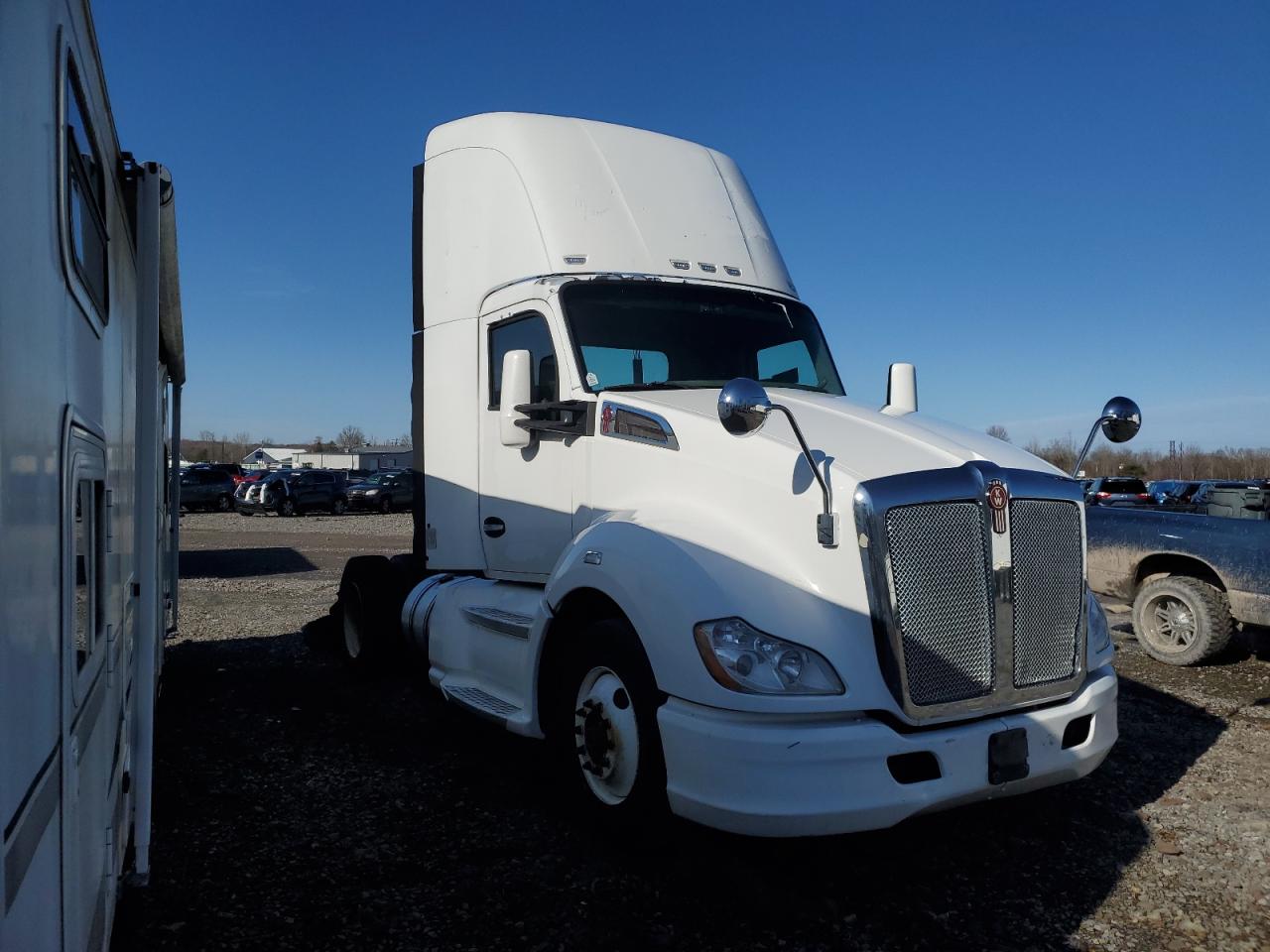 2014 Kenworth T680 Semi Truck for Sale in Central Square, NY - Minor Dent/Scratches