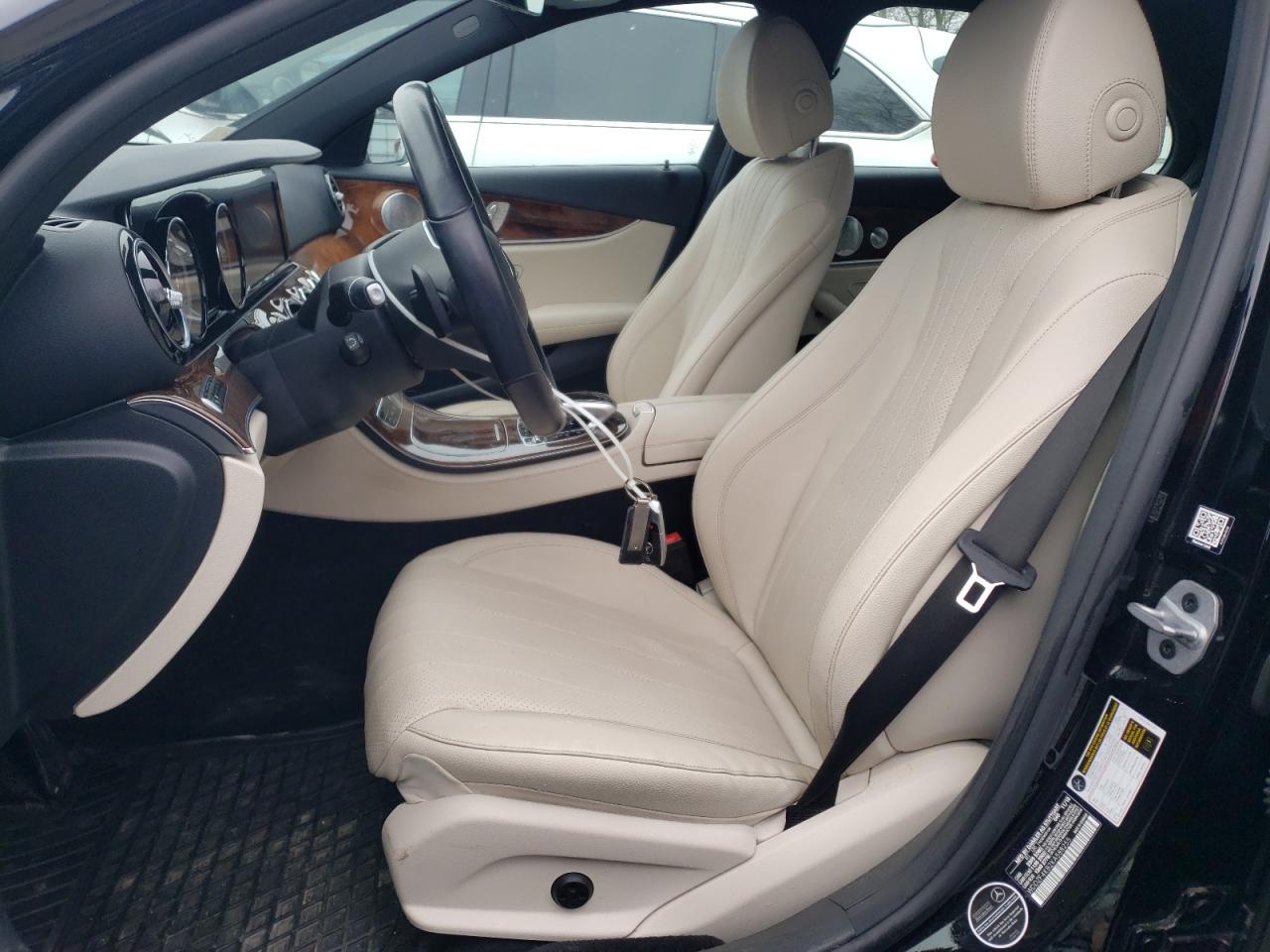 2019 Mercedes-Benz E 300 4Matic VIN: WDDZF4KB2KA588255 Lot: 52528875