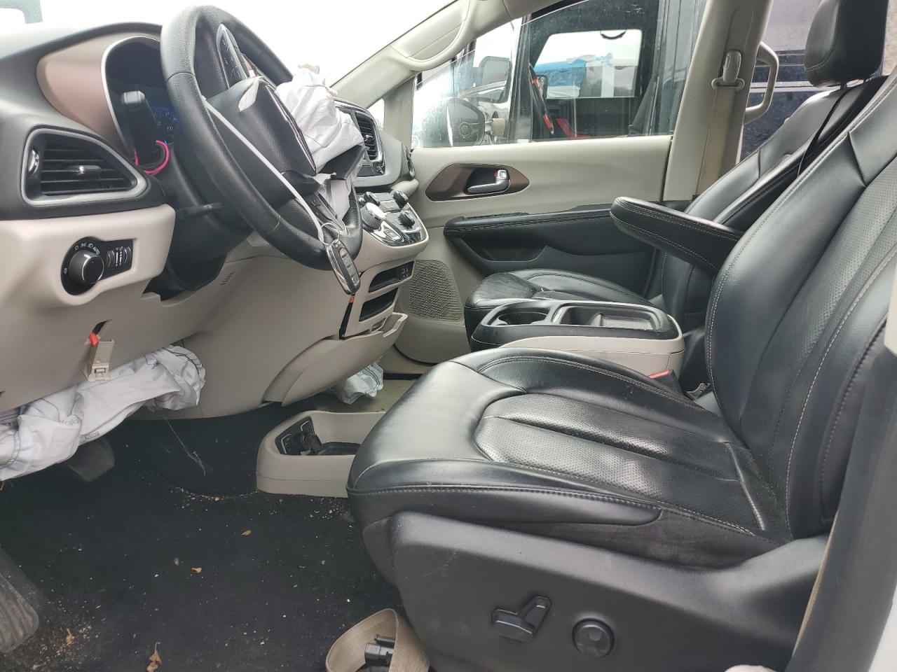 2020 Chrysler Voyager Lxi VIN: 2C4RC1DGXLR261075 Lot: 52350835