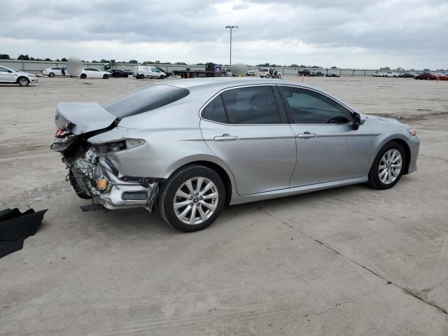  TOYOTA CAMRY 2018 Srebrny