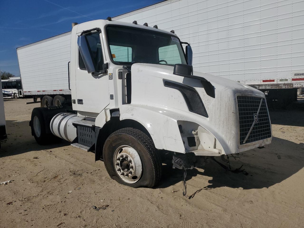 2015 Volvo Vnl Semi Truck for Sale in Sun Valley, CA - Front End