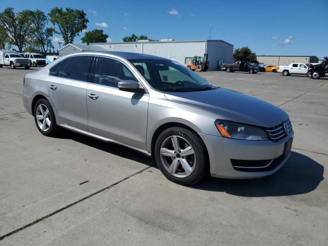  VOLKSWAGEN PASSAT 2013 Сріблястий