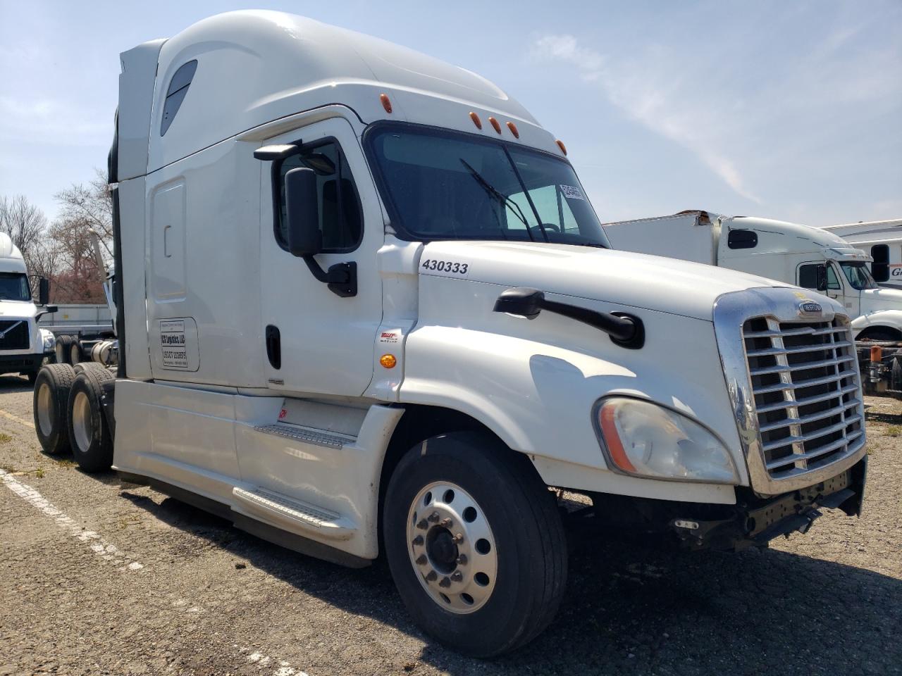 2017 Freightliner Cascadia 125 Semi Truck for Sale in Woodhaven, MI - Side