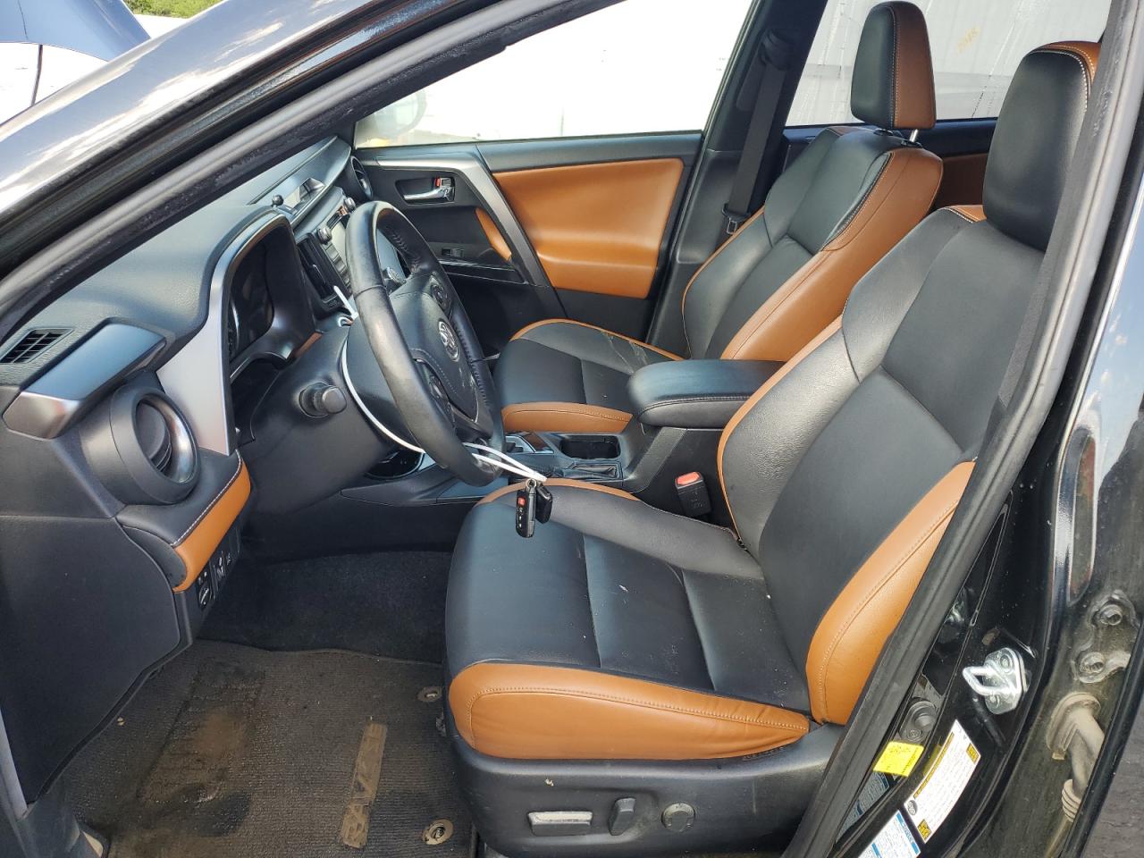JTMJJREV1JD186717 TOYOTA RAV4 2018