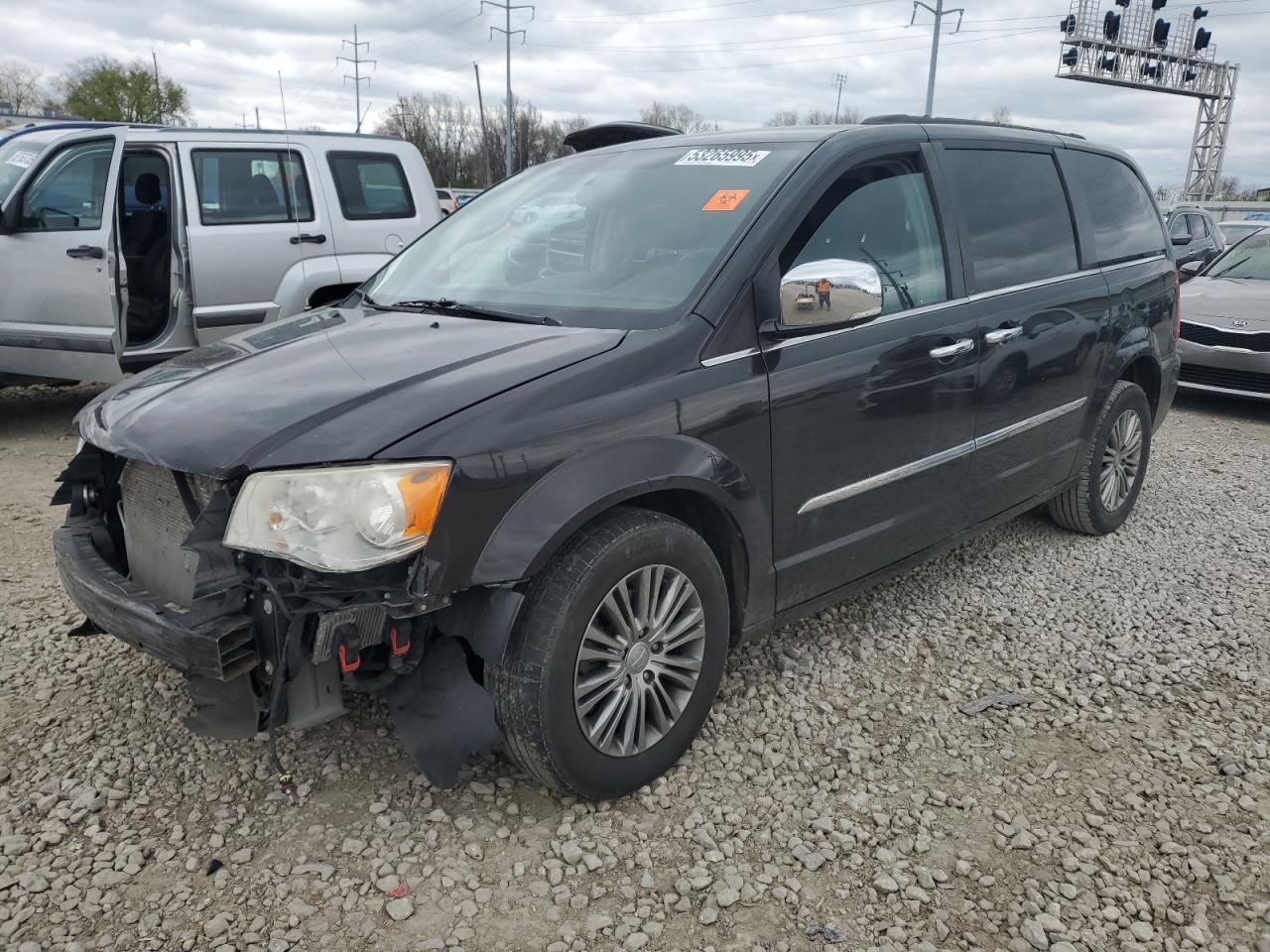 2014 Chrysler Town & Country Touring L for Sale in Columbus, OH - Front End