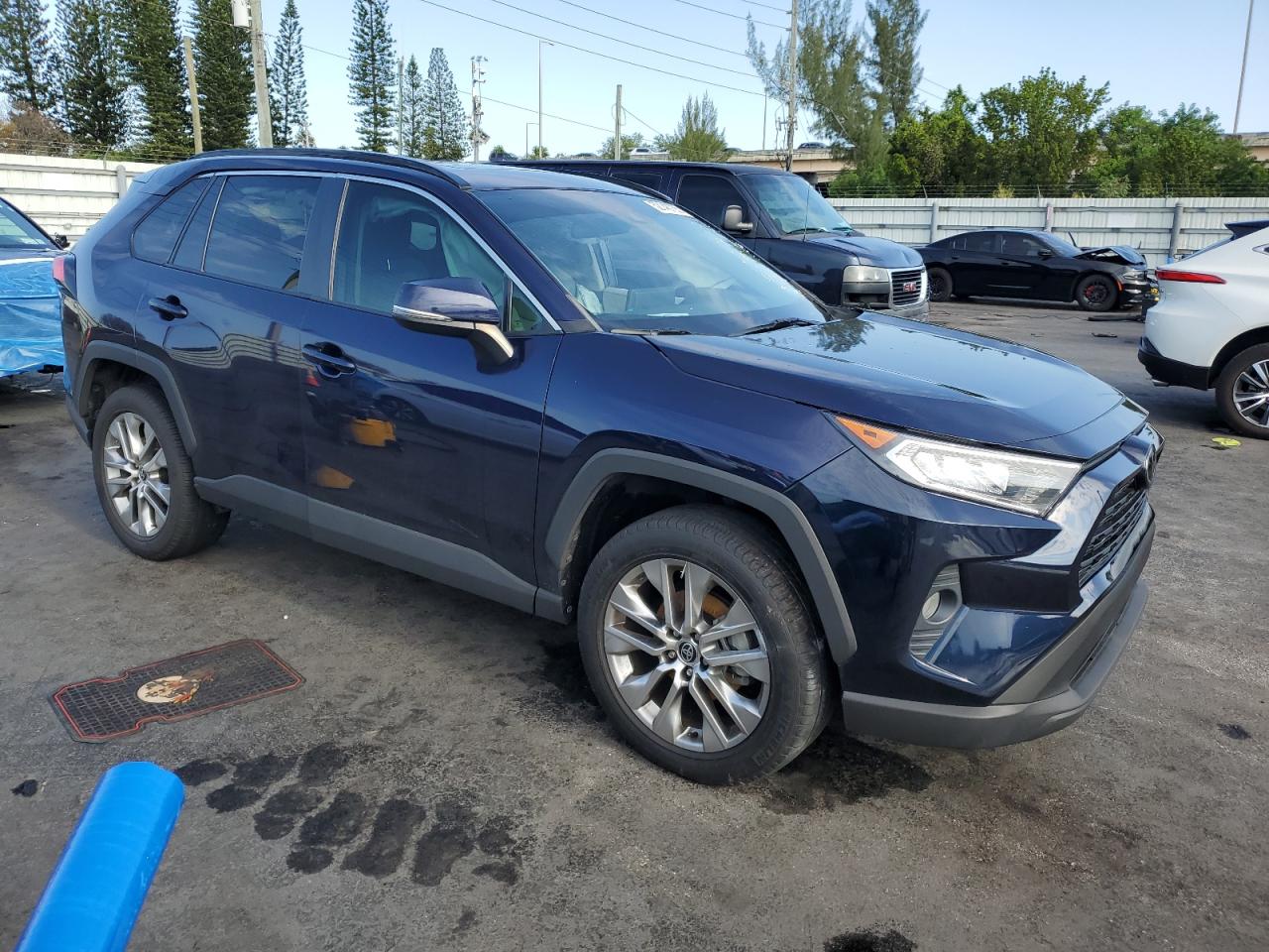 2T3C1RFV8MW131924 TOYOTA RAV4 2021