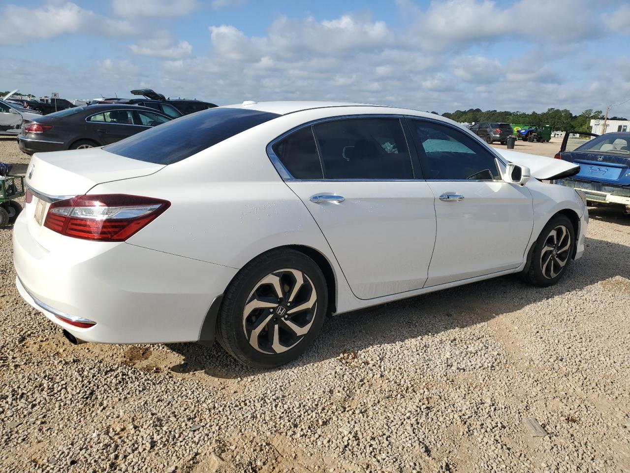 1HGCR2F80HA027816 HONDA ACCORD 2017