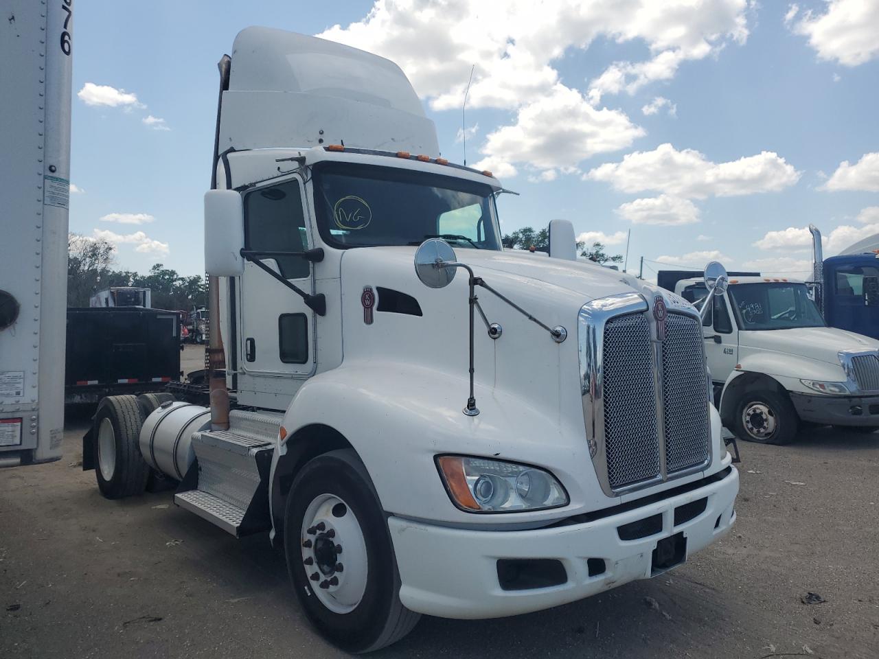 2012 Kenworth T660 Semi Truck for Sale in Riverview, FL - Normal Wear