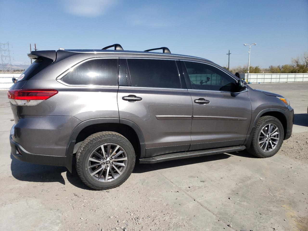 5TDJZRFH9KS605582 TOYOTA HIGHLANDER 2019