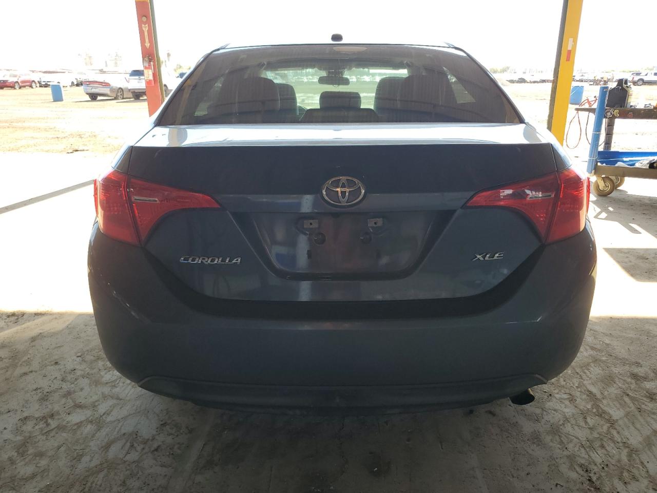 2018 Toyota Corolla L VIN: 5YFBURHE4JP752261 Lot: 55158785
