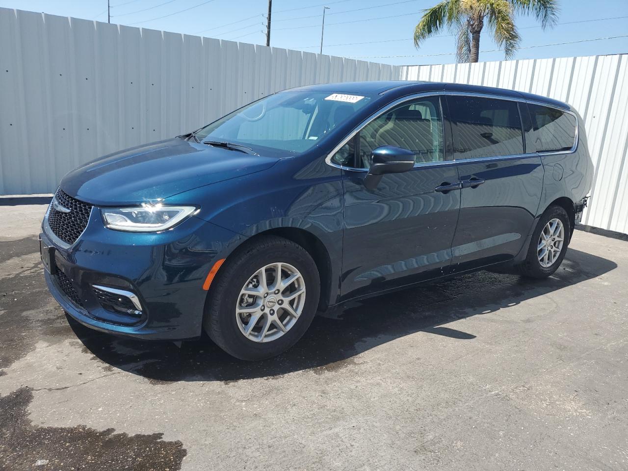 2023 Chrysler Pacifica Touring L for Sale in Riverview, FL - Rear End