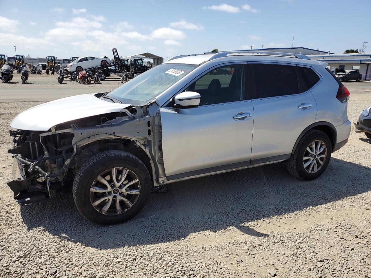 KNMAT2MT3JP523386 NISSAN ROGUE 2018