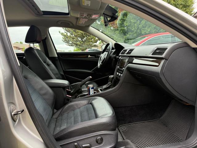 Седаны VOLKSWAGEN PASSAT 2014 Серебристый