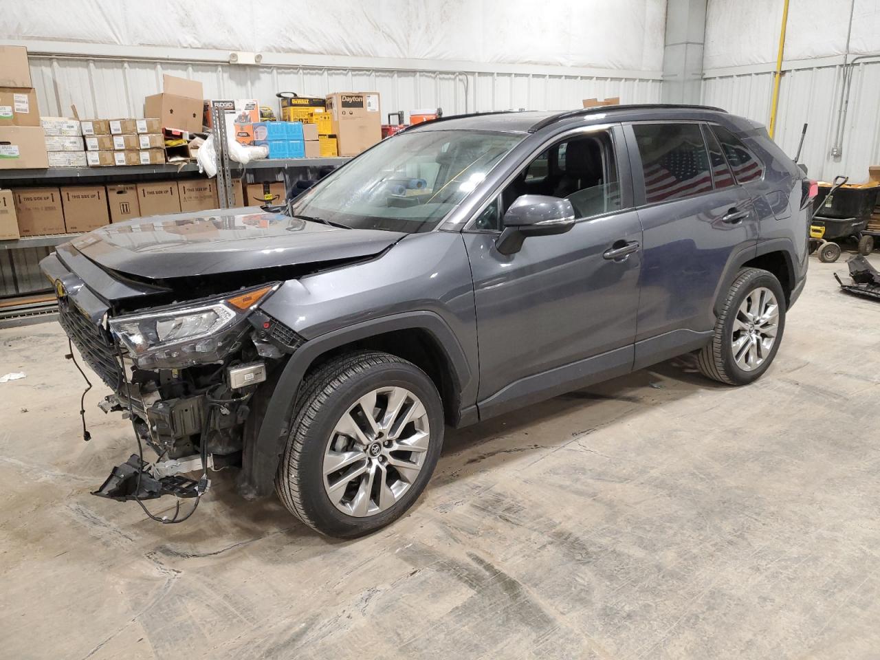 2020 Toyota Rav4 Xle Premium for Sale in Milwaukee, WI - Front End
