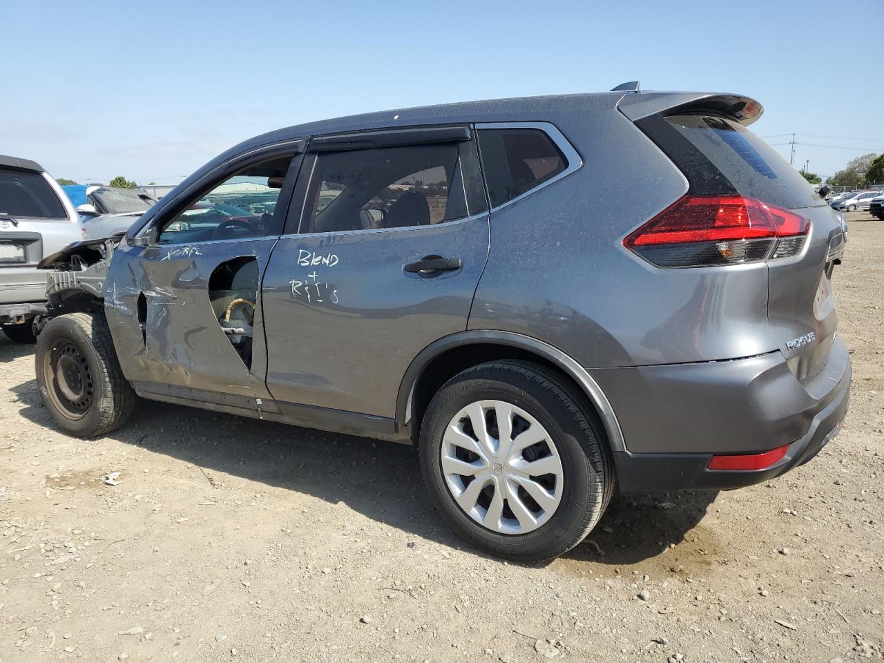 KNMAT2MT1HP567543 NISSAN ROGUE 2017