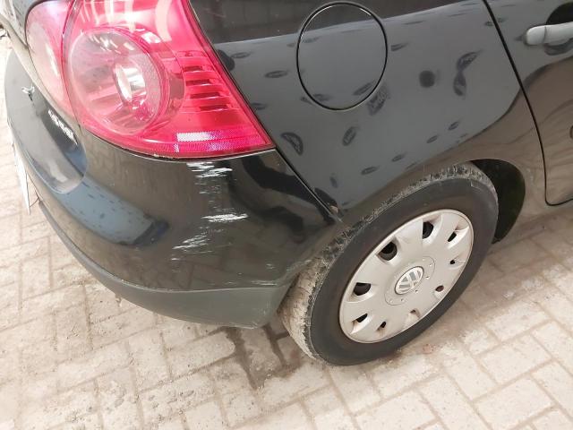 2005 VOLKSWAGEN GOLF FSI S