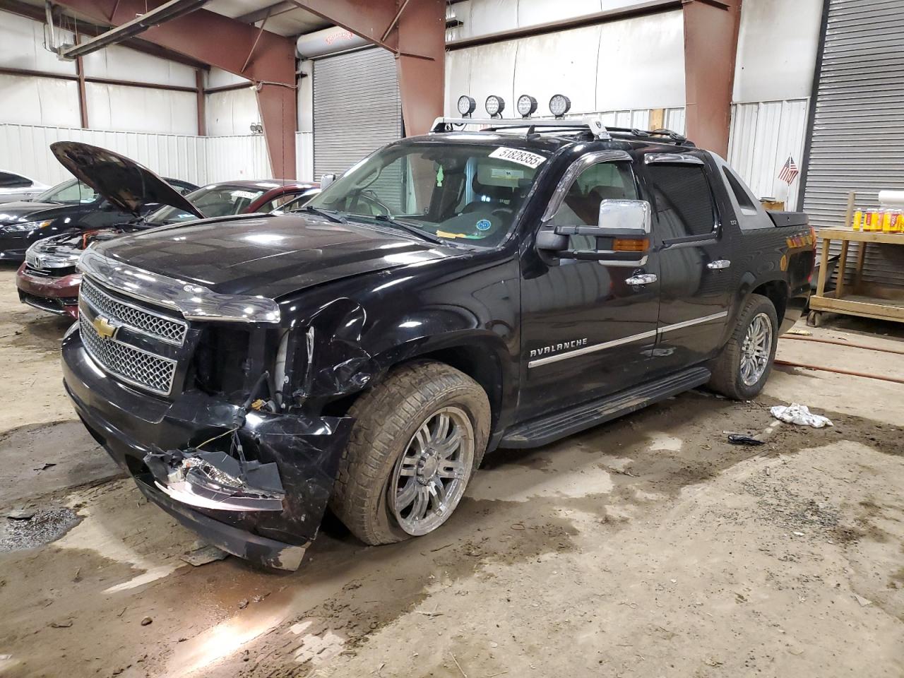 2010 Chevrolet Avalanche Ltz for Sale in Lansing, MI - Front End