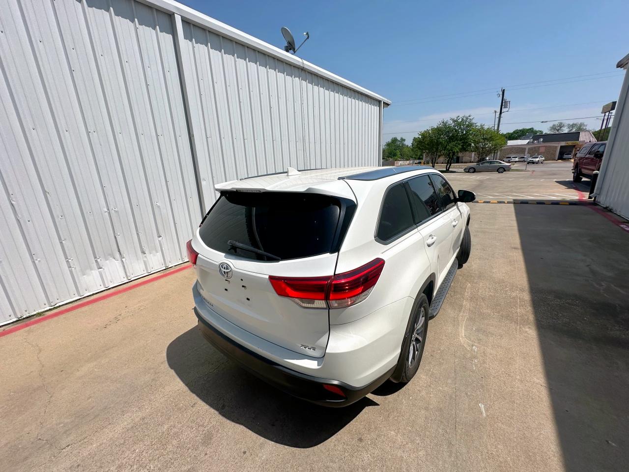 5TDKZRFH6KS306667 TOYOTA HIGHLANDER 2019
