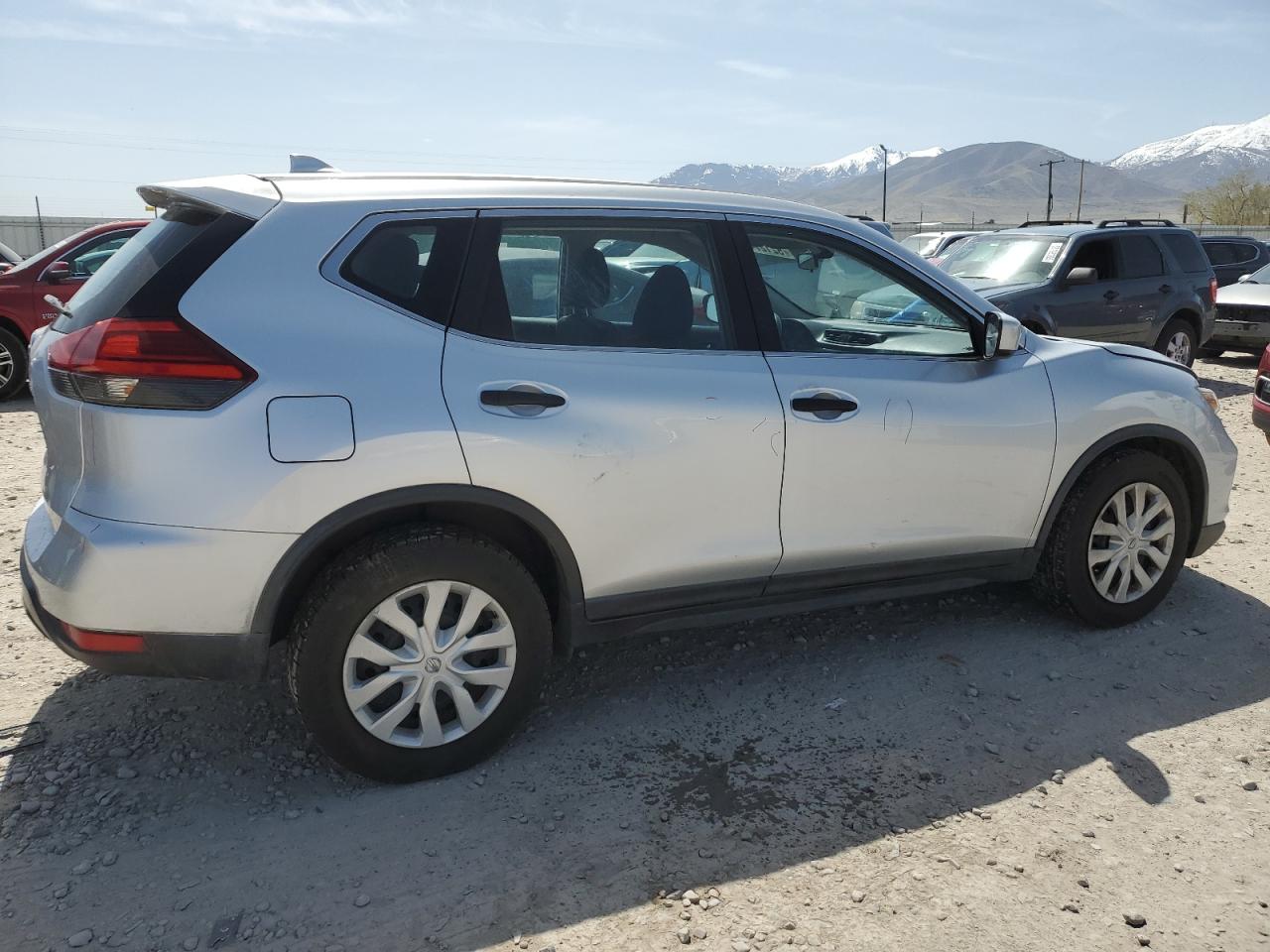 KNMAT2MT8HP506822 NISSAN ROGUE 2017
