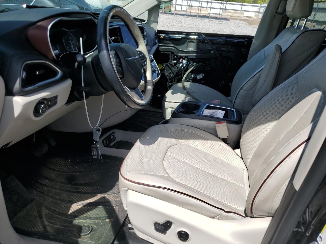 2017 Chrysler Pacifica Limited VIN: 2C4RC1GG4HR658994 Lot: 52984575