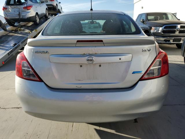  NISSAN VERSA 2014 Сріблястий