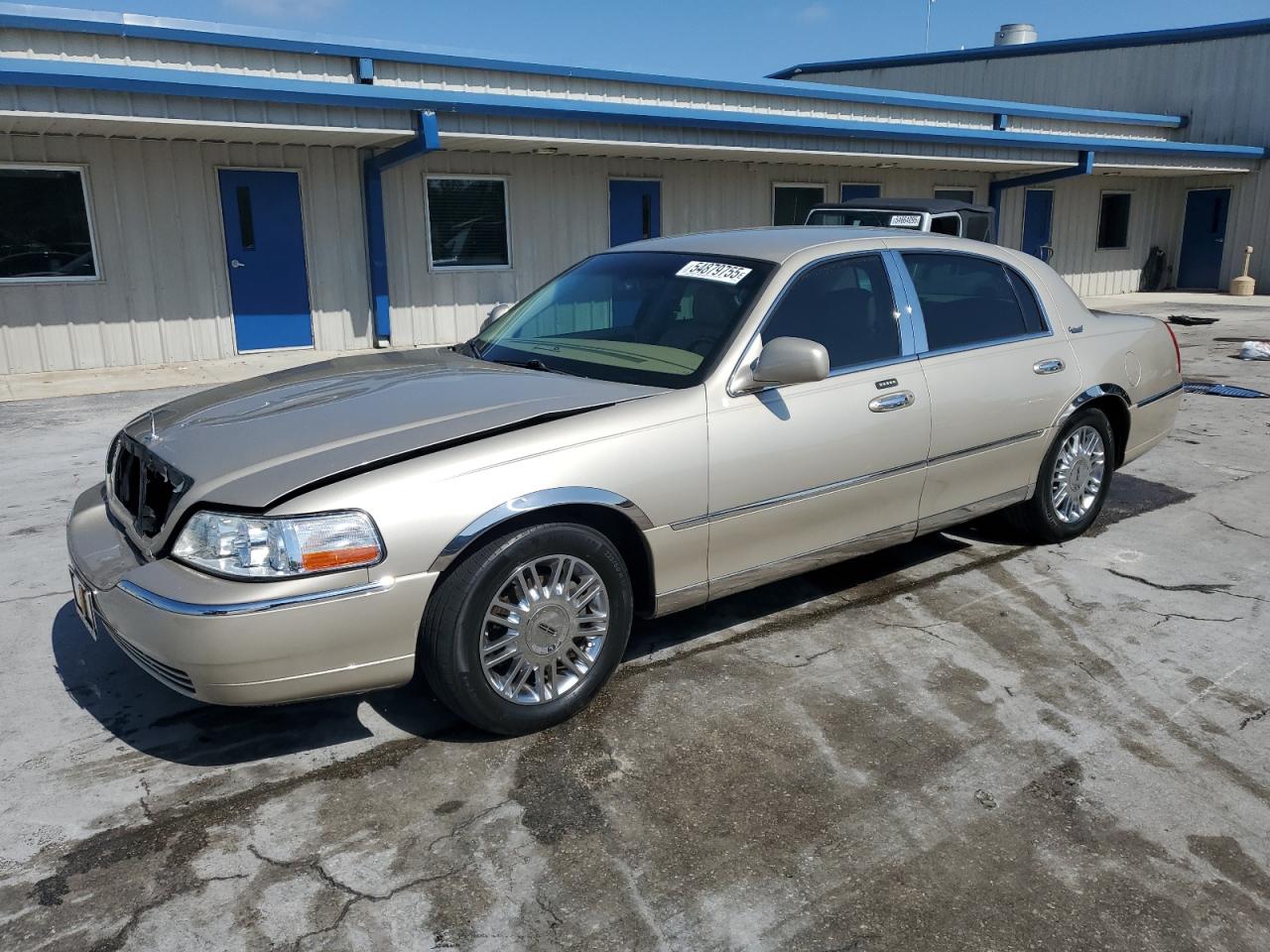 2010 Lincoln Town Car Signature Limited للبيع في Fort Pierce، FL - Front End