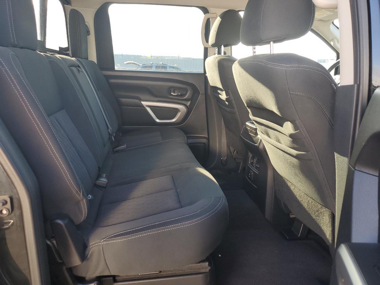 1N6AA1F40GN511462 NISSAN TITAN 2016