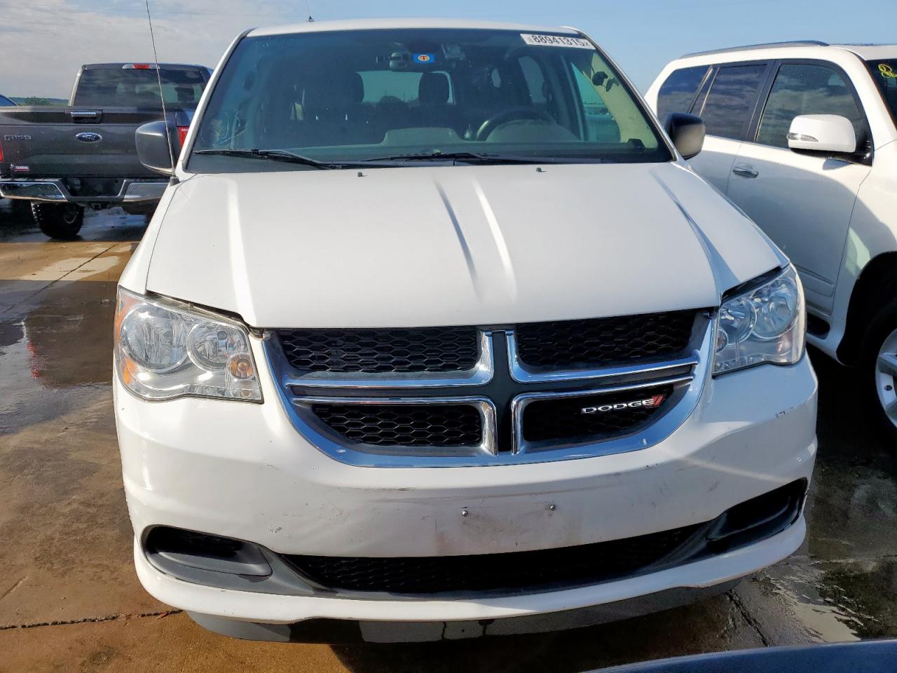 2019 Dodge Caravan - Image 5