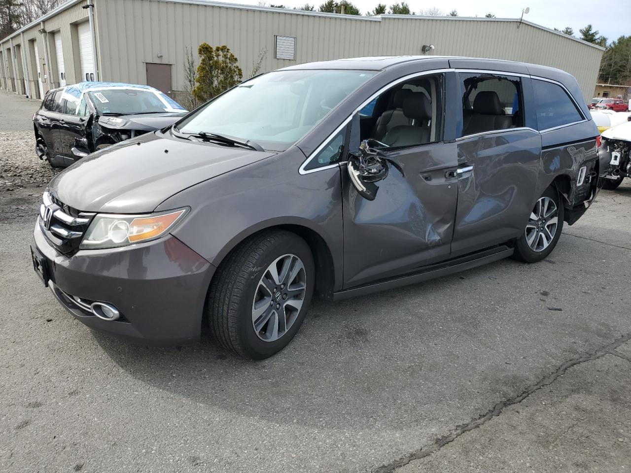 2015 Honda Odyssey Touring на продаже в Exeter, RI - Side