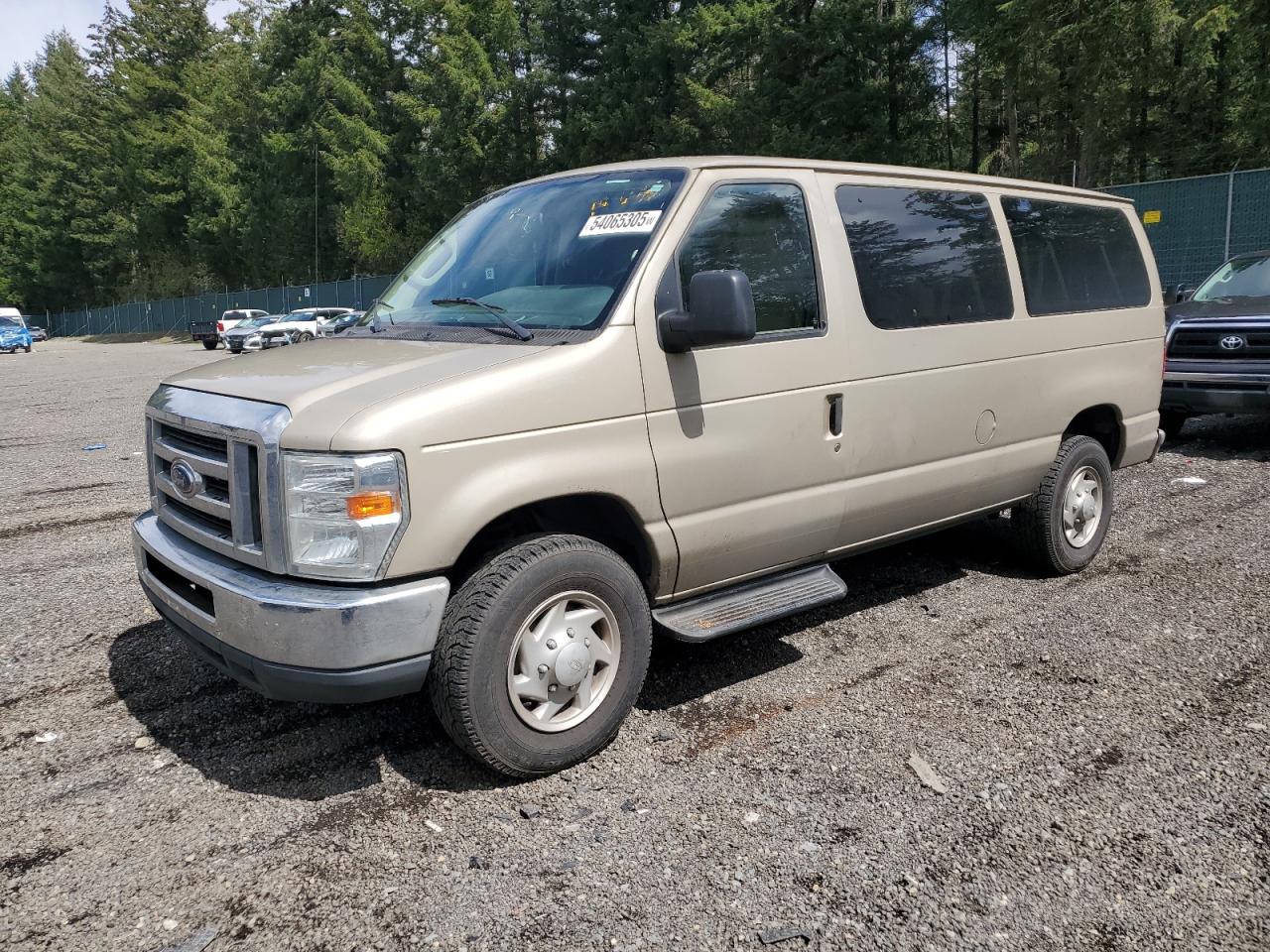 Graham, WA에서 판매 중인 2012 Ford Econoline E350 Super Duty Wagon - Minor Dent/Scratches