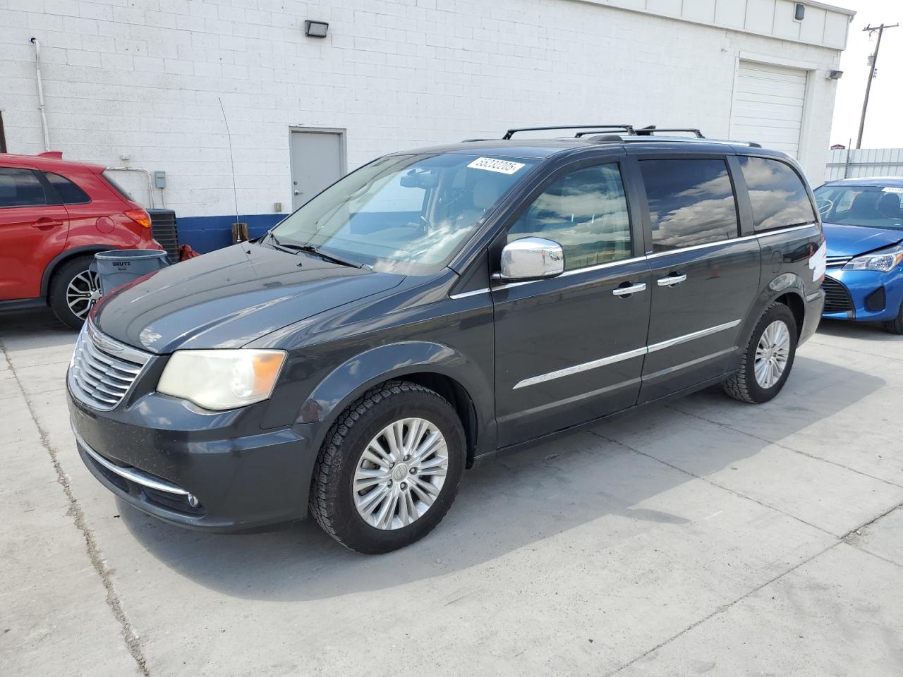 Farr West, UT에서 판매 중인 2012 Chrysler Town & Country Limited - Normal Wear