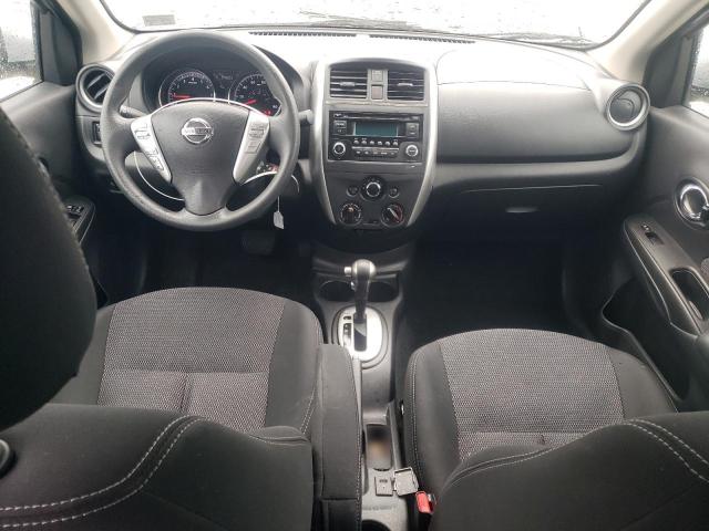 Sedans NISSAN VERSA 2015 Srebrny
