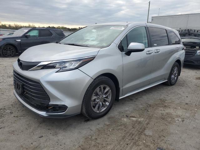 TOYOTA SIENNA LE 2023