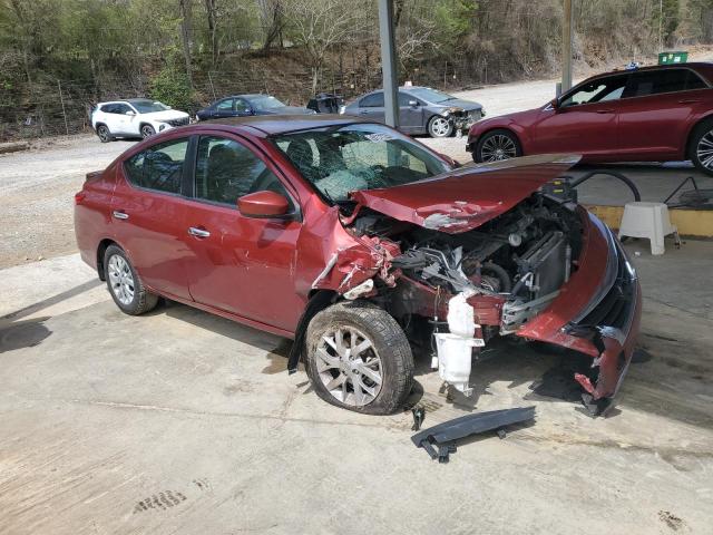  NISSAN VERSA 2018 Красный