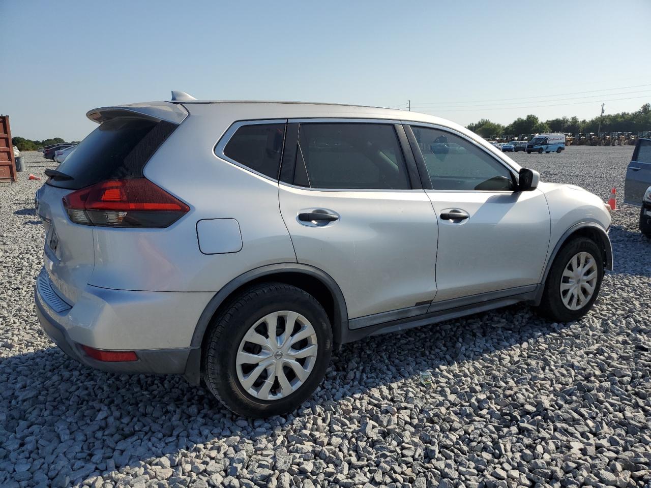KNMAT2MT2JP560297 NISSAN ROGUE 2018