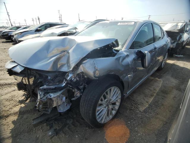  TOYOTA CAMRY 2018 Srebrny
