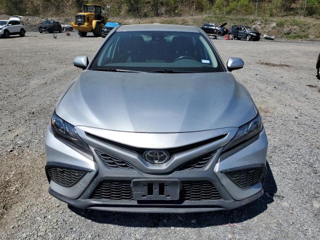  TOYOTA CAMRY 2021 Srebrny