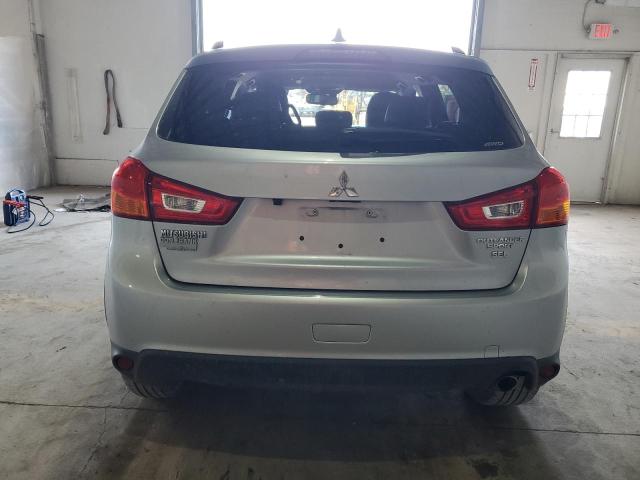  MITSUBISHI OUTLANDER 2017 Srebrny