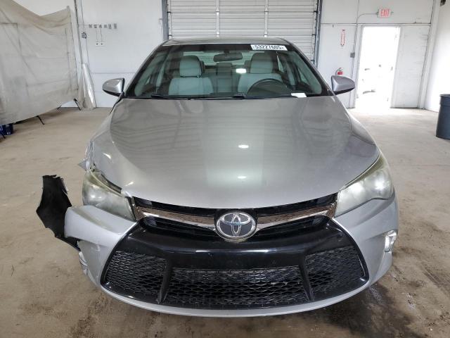  TOYOTA CAMRY 2017 Серебристый