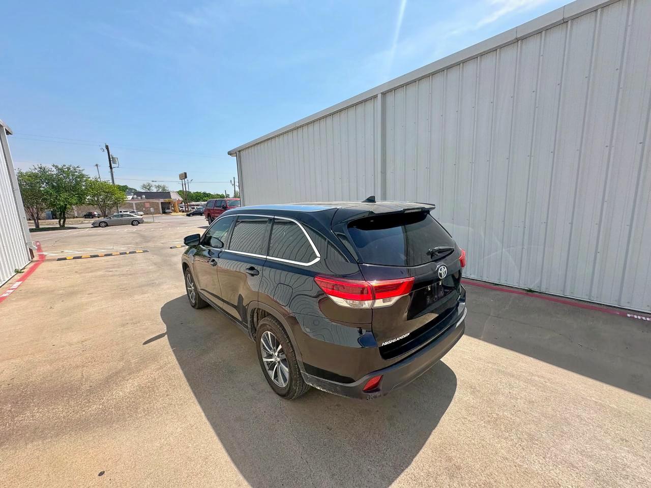 5TDKZRFH7KS572196 TOYOTA HIGHLANDER 2019