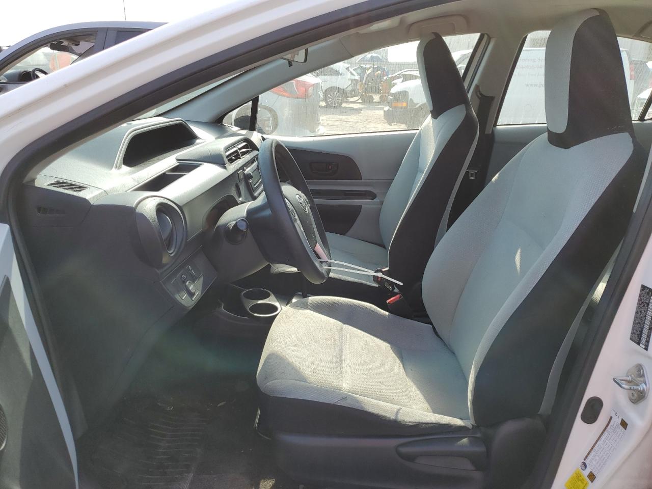 2014 Toyota Prius C VIN: JTDKDTB39E1570523 Lot: 54186935