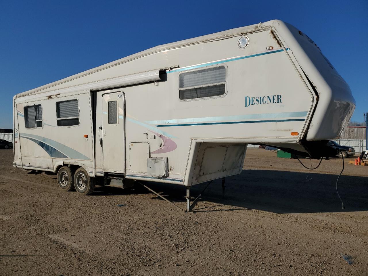 2000 Jayco Designer for Sale in Bismarck, ND - Rollover