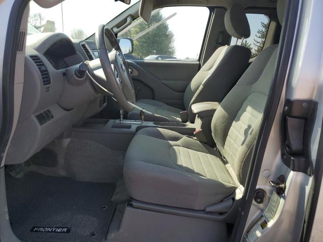 Pickups NISSAN FRONTIER 2015 Srebrny