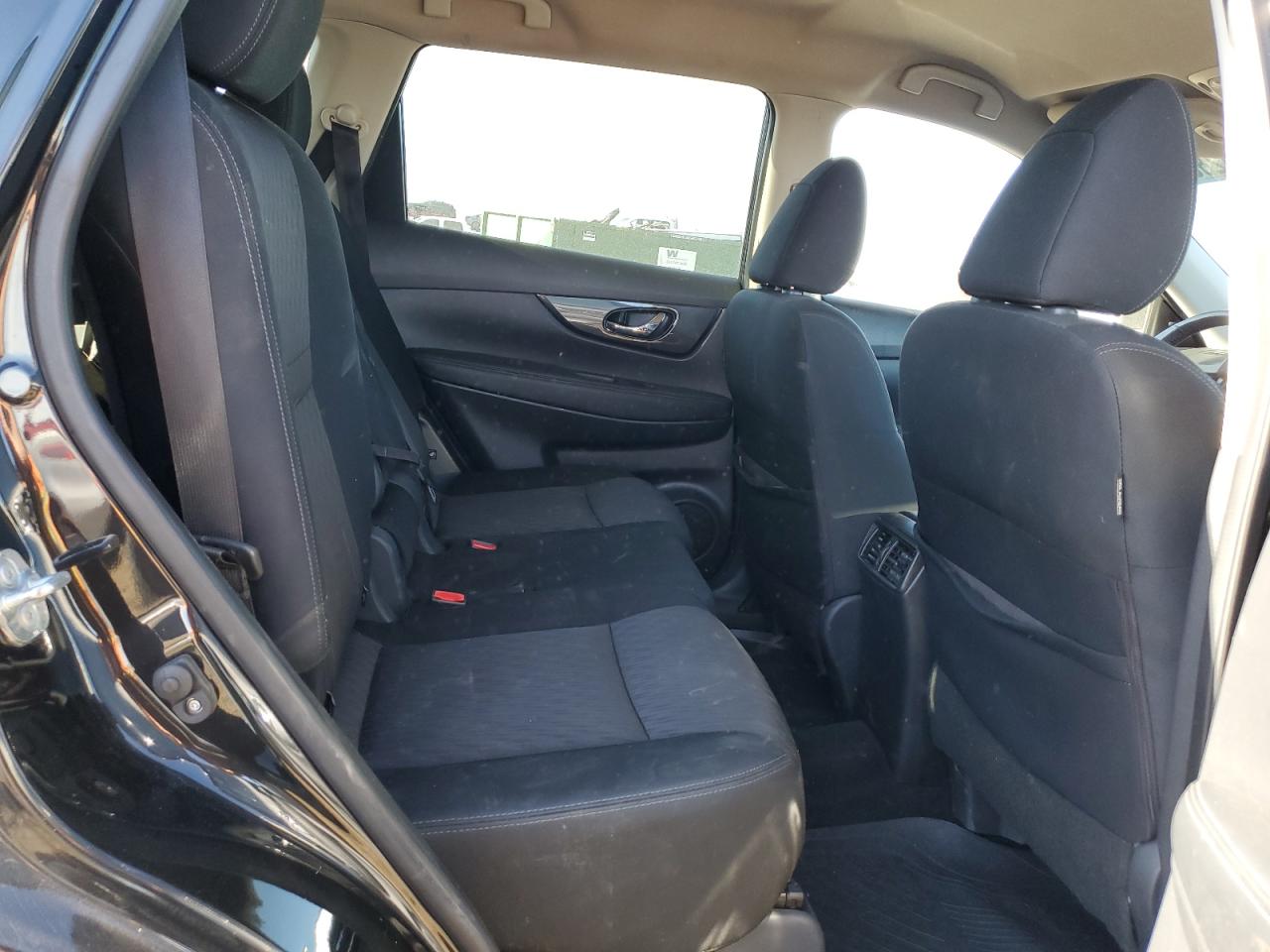 KNMAT2MV0JP557819 NISSAN ROGUE 2018