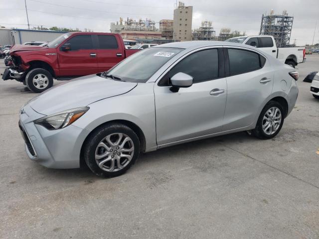 Седаны TOYOTA YARIS 2017 Серебристый