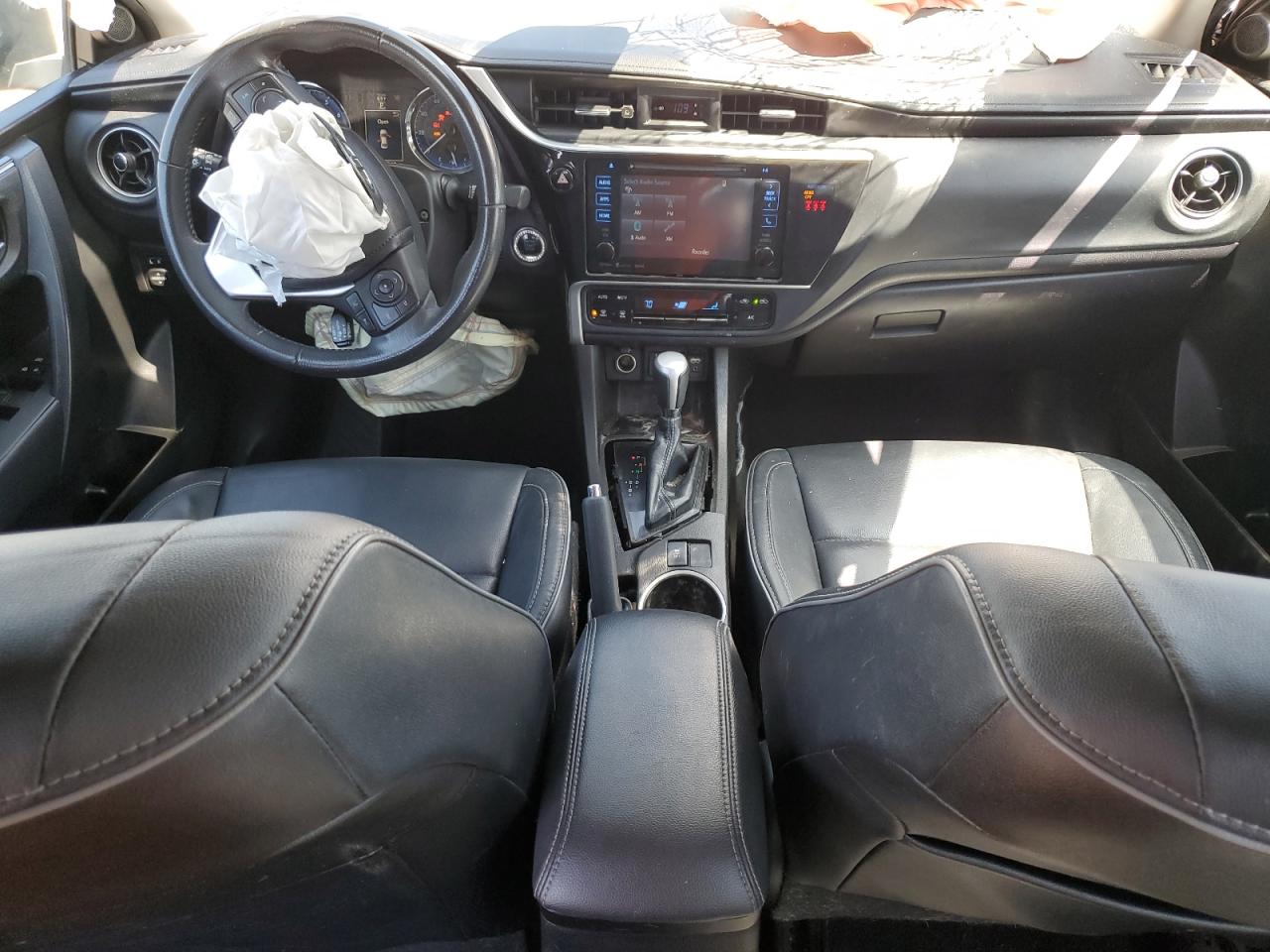 2018 Toyota Corolla L VIN: 5YFBURHE1JP801402 Lot: 54547975